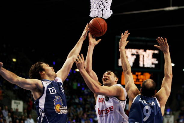 上并不鲜见 上并不鲜见